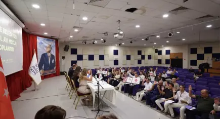 Çeşme Meclisi’nde sokak hayvanları ve sosyal destek gündemi