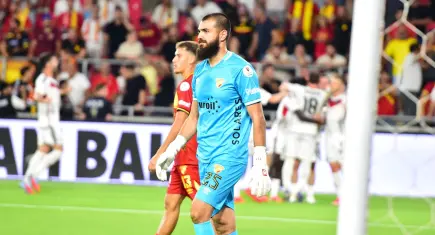 Göztepe kalecisi Gugeshashvili’den taraftara sert tepki! Bugün yaptığınız taraftarlık değil