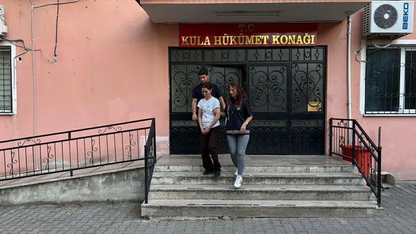 Manisa’da araçtan 65 bin içimlik bonzai çıktı! 1 kadın tutuklandı haberinin görseli