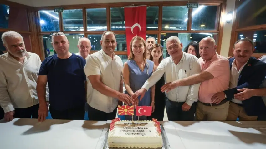 nil&uuml;fer &ccedil;ınarlı mutlu ve birol &ouml;zkardeşler