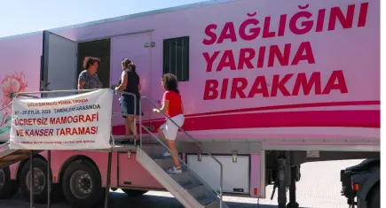 "Pembe Prenses" Aliağa'da: Ücretsiz kanser taramaları için 3 hafta süreyle Cumhuriyet Meydanı'nda!