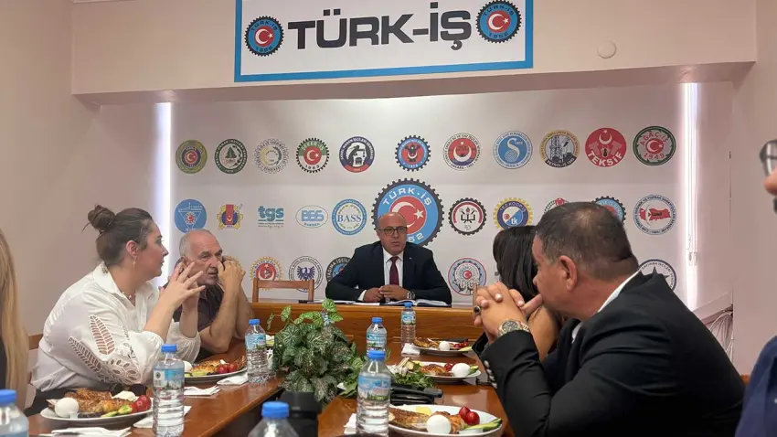 TÜRK-İŞ’ten İzmir’de karayollarının özelleştirilmesine tepki: Otoyollar halkındır!
