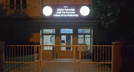 Adana’da otoyol kenarında çürümüş erkek cesedi bulundu