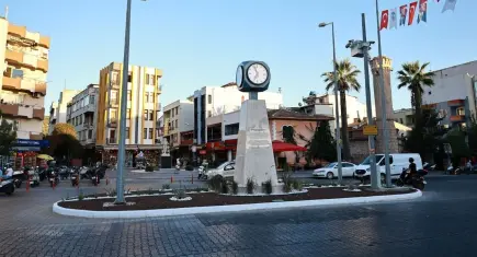 Efes Selçuk’ta kent belleğine iki önemli dokunuş: Dostluk Saati yeniden yerinde