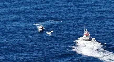 Gürcistan'dan kalkan uçak denize düştü: 2 kişi kurtarıldı