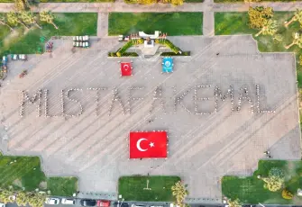 İzmir’de 9 Eylül coşkusu! Ülkü Ocakları’ndan ‘Mustafa Kemal’ koreografisi
