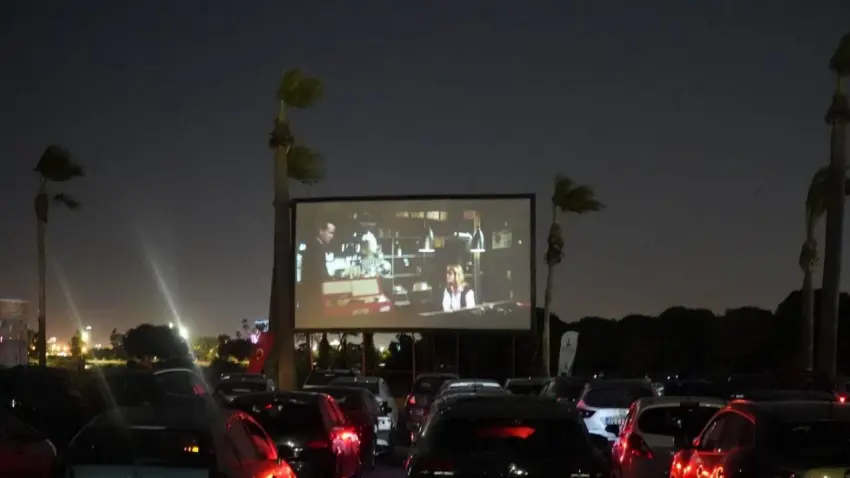 İzmir’de açık havada sinema keyfi: Arabada film günleri başlıyor
