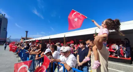 İzmir’in kurtuluşunun 104. yılı coşkuyla kutlandı