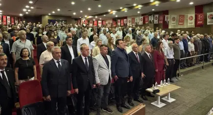 Karşıyaka’da MHP’ye 500 yeni üye: Rozetler törenle takıldı