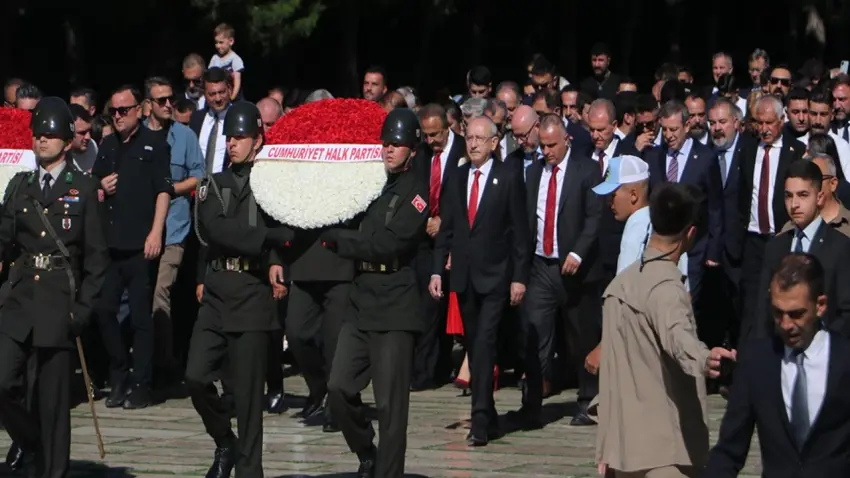 Kılıçdaroğlu'ndan Anıtkabir'e anlamlı ziyaret