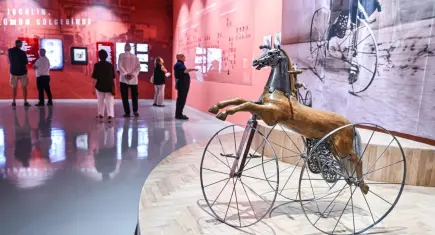 95. İzmir Enternasyonal Fuarı'nda kültür sanat rüzgarı: Nâzım Hikmet sergisi ziyaretçi akınına uğruyor!