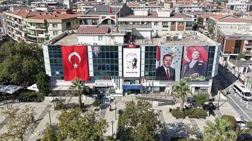 Menderes’te moloz ve bahçe atıkları temizleniyor