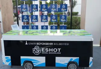 ESHOT’un 95 yıllık ulaşım hafızası ve nostaljik durakları İEF'de ziyaretçileri büyülüyor!