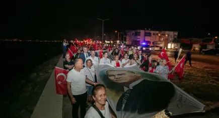 Güzelbahçe’de 104. yıl coşkusu sahile taştı