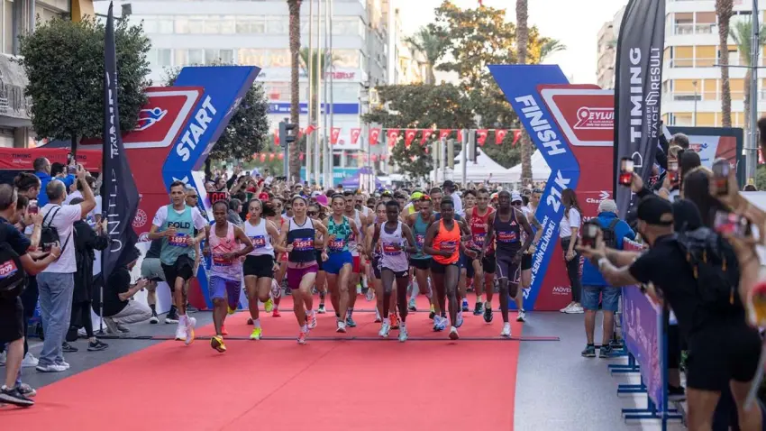 İzmir'de kurtuluş coşkusu: 14. Uluslararası 9 Eylül İzmir Yarı Maratonu yarın koşulacak haberinin görseli