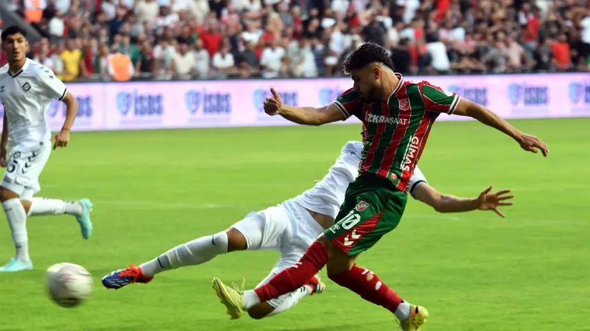 İzmir derbisinde puanlar paylaşıldı: Karşıyaka – Altay maçı 1-1 sona erdi haberinin görseli