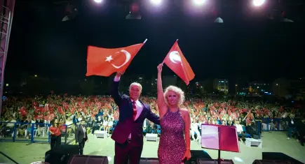Seferihisar’da 11 Eylül coşkusu: Kutlamaların finali Niran Ünsal’la