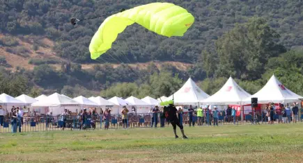 Selçuk’ta gökyüzü şenliği: THK Havacılık Festivali başladı