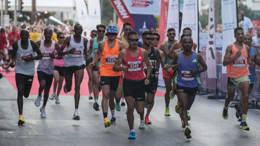 9 Eylül İzmir Yarı Maratonu koşuldu: Ödüller sahiplerini buldu haberinin görseli