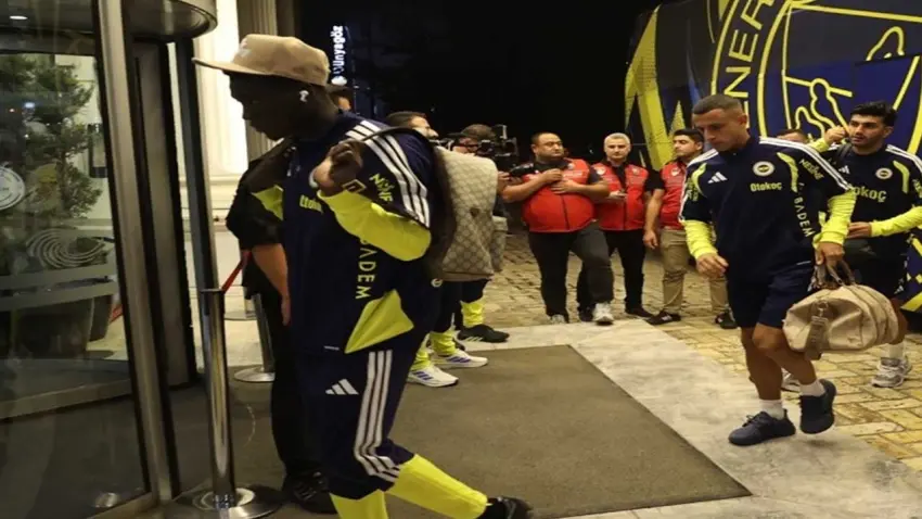  Fenerbahçe Gaziantep'te: Trendyol Süper Lig 5. Hafta Maçı İçin Kafile Kente İndi haberinin görseli