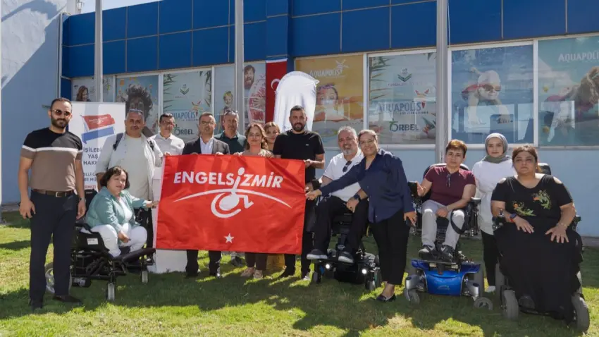 İzmir'de 100. Kırmızı Bayrak Torbalı havuzuna haberinin görseli
