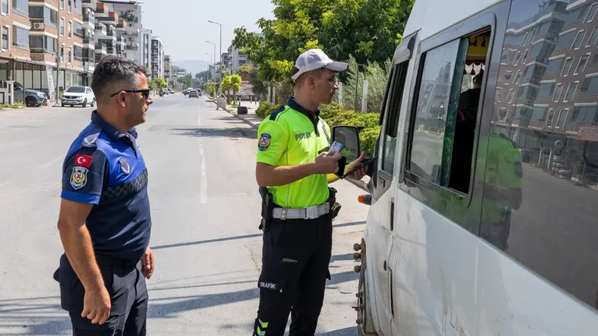 İzmir’de 14 Eylül hazırlığı: Ulaşım için tüm ekipler sahada haberinin görseli