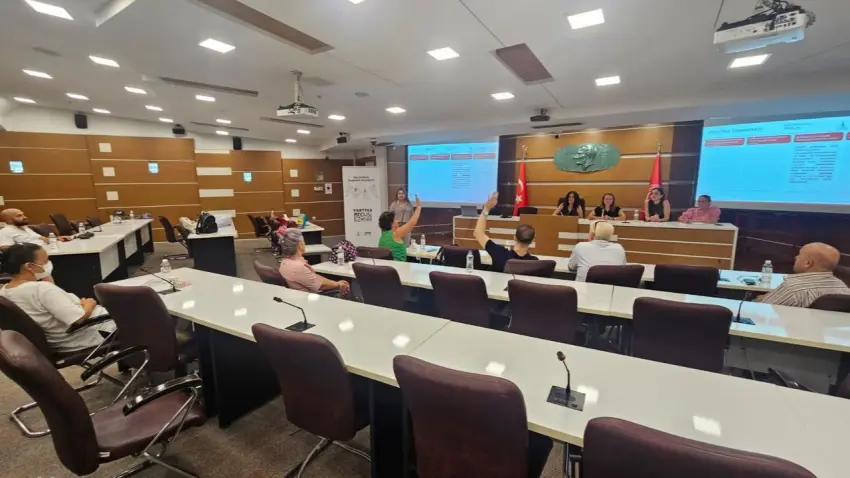 İzmir’de yurttaşlar ilçelerinin geleceği için söz sahibi oluyor haberinin görseli