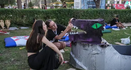 İzmir Fuarı’nda gençlerin yaratıcılığı karton teknelere dönüştü