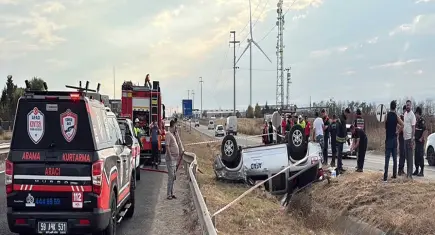 Takla atan kamyonette 2 kişi yaralandı