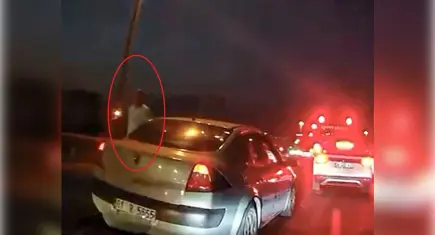 Trafikte tartıştığı sürücüye “Ben başkomiserim” dedi: Market çalışanı çıktı
