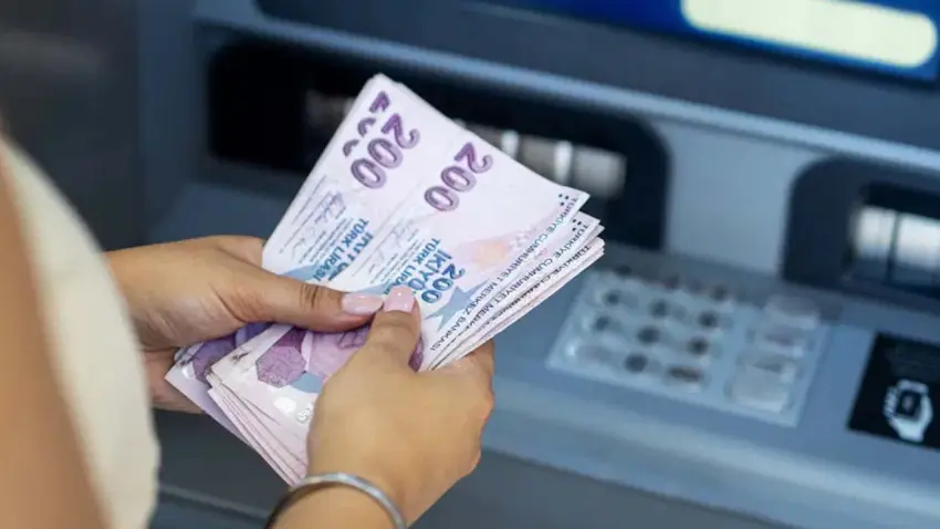 Bankalar yarışa devam ediyor! 100 bin TL’ye kadar faizsiz kredi fırsatı haberinin görseli