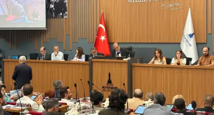 Bayraklı ve Bornova’da deprem riski taşıyan yapılara dönüşüm yolu açıldı