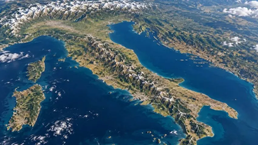 İtalya’nın altında şaşırtan hareket! Yer kabuğu fermuar gibi açılıyor haberinin görseli