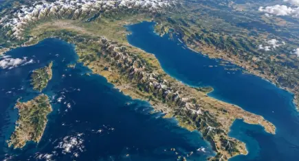 İtalya’nın altında şaşırtan hareket! Yer kabuğu fermuar gibi açılıyor