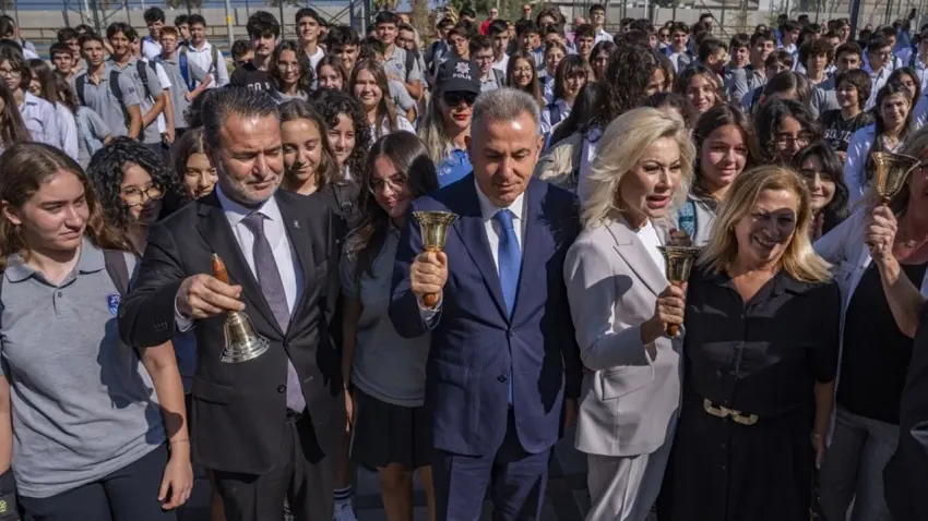 İzmir dahil 5 ilde yeni eğitim öğretim yılı heyecanı başladı haberinin görseli