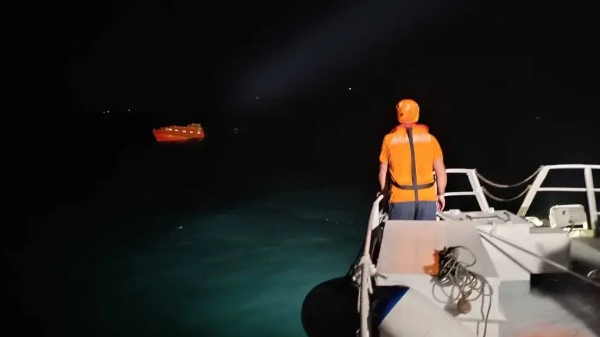 Silivri açıklarında batan geminin mürettebatını arama çalışmalarında bir cansız bedene ulaşıldı haberinin görseli
