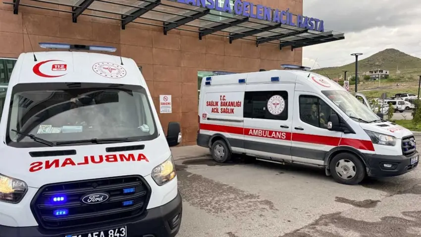 Tarım işçilerini taşıyan minibüs devrildi: 5 yaralı