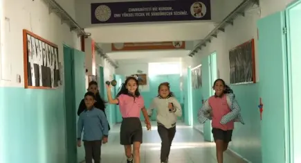 Yeni eğitim öğretim yılının ilk zili çaldı: 17 milyon öğrenci ders başı yaptı