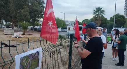 Avni Yelkenbiçer Parkı’nda siyah kurdeleli protesto