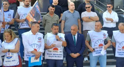 Buca’da memurlar iş bıraktı: Sadaka değil emeklerimizin karşılığını istiyoruz