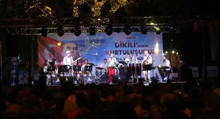 Dikili’de kurtuluşun 104. yılı coşkuyla kutlandı