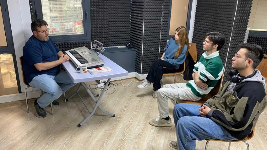 Genç İzmir kursiyerlerinden üniversite sınavlarında dikkat çeken başarı haberinin görseli