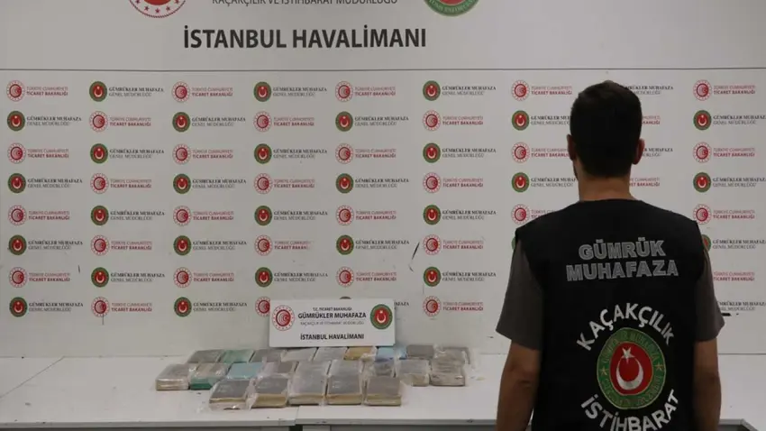 İstanbul Havalimanı'nda pilot kıyafetli uyuşturucu kuryesi operasyonu haberinin görseli