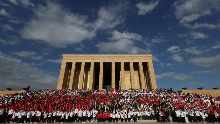LÖSEV'den tüm Türkiye'ye Anıtkabir çağrısı haberinin görseli