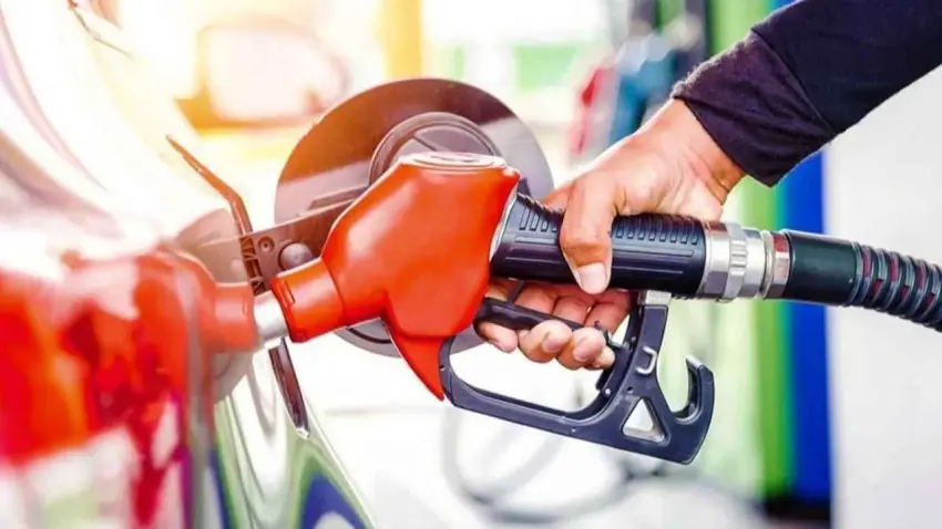 Motorin 100 TL’ye koşuyor! Bu gece bir zam daha bekleniyor haberinin görseli