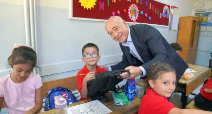 Seferihisar Belediyesi’nden öğrencilere kırtasiye desteği