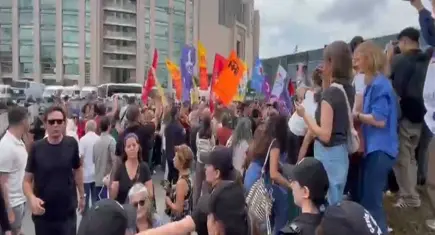 Ailem güvende operasyonunda şüpheliler adliyede: Protesto gösterisinde arbede