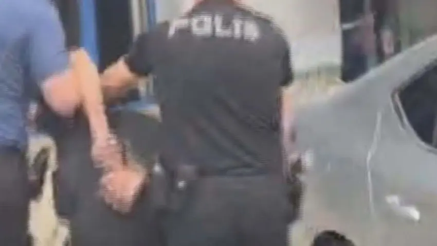 Bağcılar’da sokakta çıplak dolaşan kişi gözaltına alındı haberinin görseli