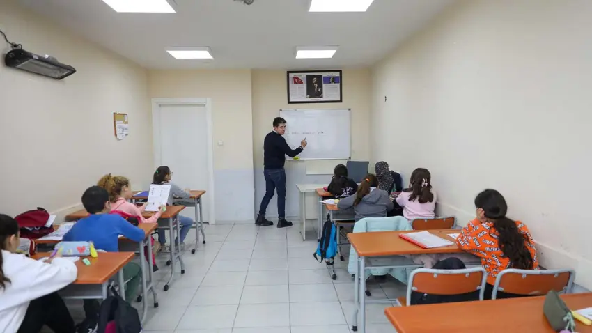 Buca Belediyesi’nden öğrencilere eğitim desteği: Soru Çözüm Atölyeleri başlıyor haberinin görseli