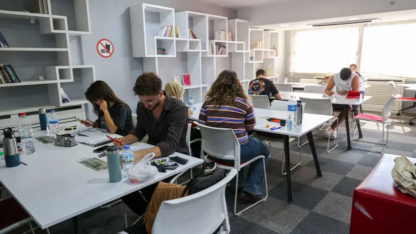 Buca’da üniversitelilere tam destek: Gençlik merkezleri yeni döneme hazır haberinin görseli
